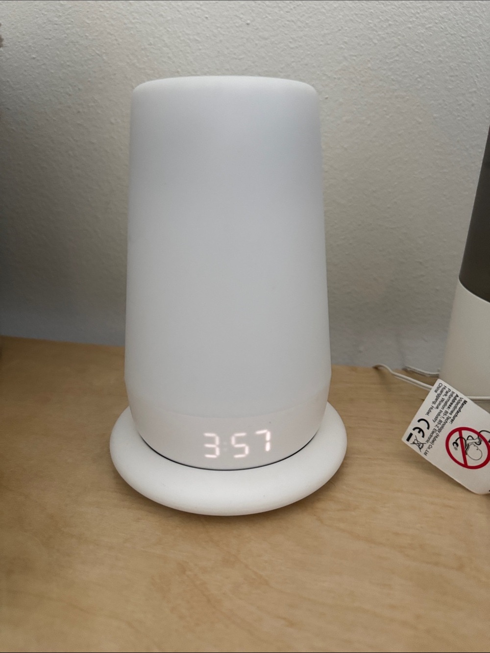 Hatch rest 2nd gen white with dock